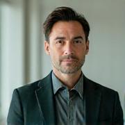 Ritratto di Enzo Romano, co-fondatore di Manufatto Vitale